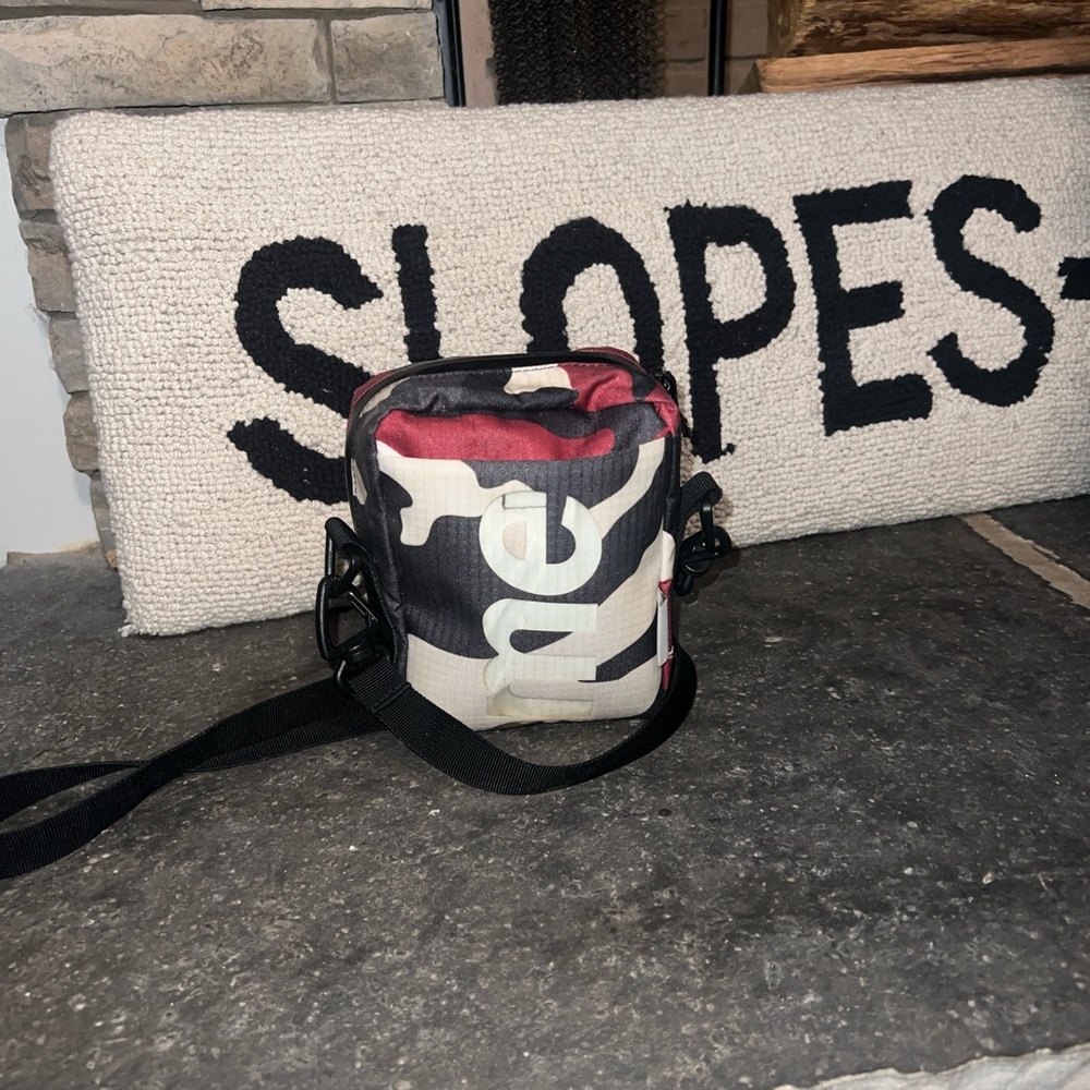 SUPREME - Picture 2 of 4